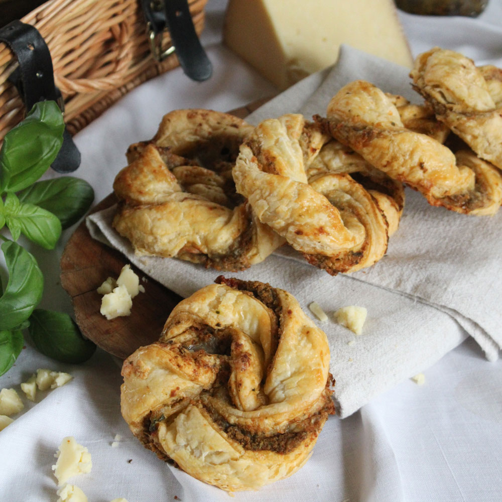 Sundried Tomato Pesto Knots